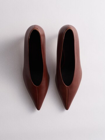 The Set Pumps in Brown