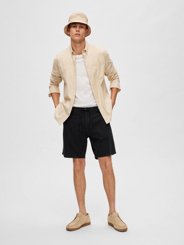 SELECTED HOMME Regular Shorts  'Brody' in Schwarz