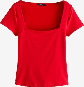 Next Paita värissä punainen: etupuoli