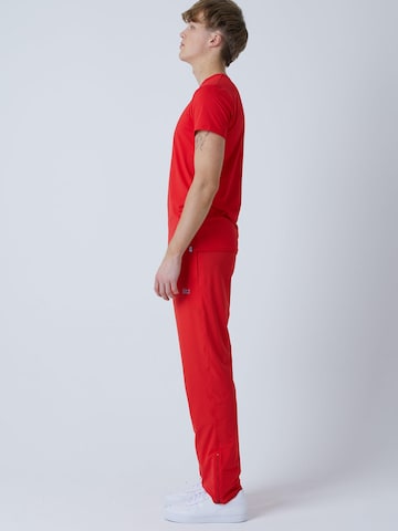 regular Pantaloni sportivi 'Woven Training Pants' di SPORTKIND in rosso
