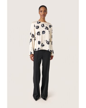 SOAKED IN LUXURY Blouse in Zwart