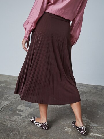 SISTERS POINT Skirt in Brown
