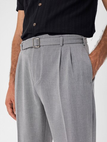 Regular Pantalon à plis Antioch en gris