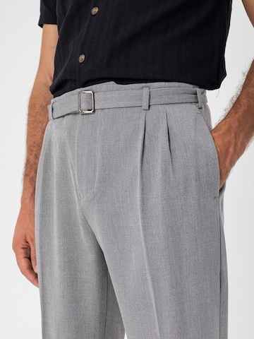 Antioch - regular Pantalón de pinzas en gris