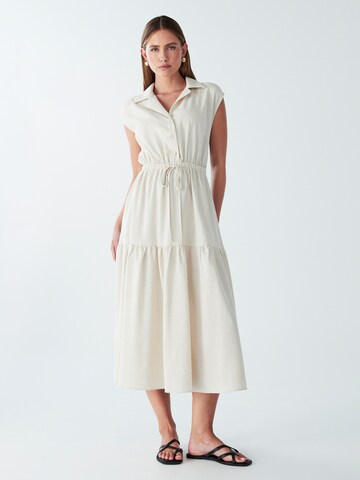 Willa - Vestido camisero 'Kala' en beige