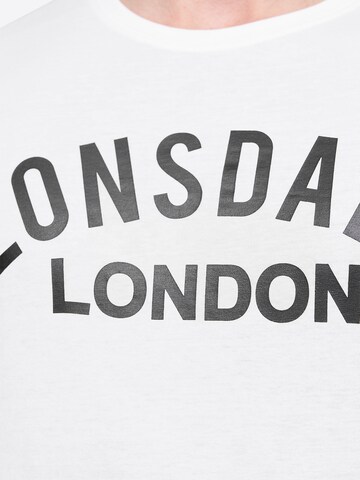 T-Shirt ' BRADFIELD ' LONSDALE en blanc