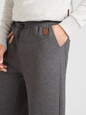 Effilé Pantalon naketano en gris