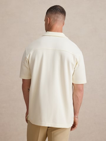 balts DAN FOX APPAREL Standarta piegriezums Krekls 'Leon'