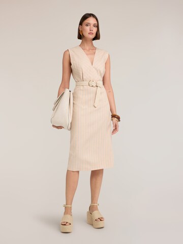 Robe MOTIVI en beige