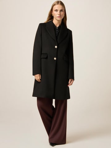 oltre Winter Coat in Black