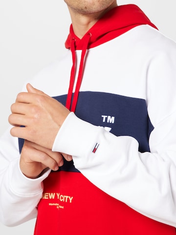 Tommy Jeans Sweatshirt in Red