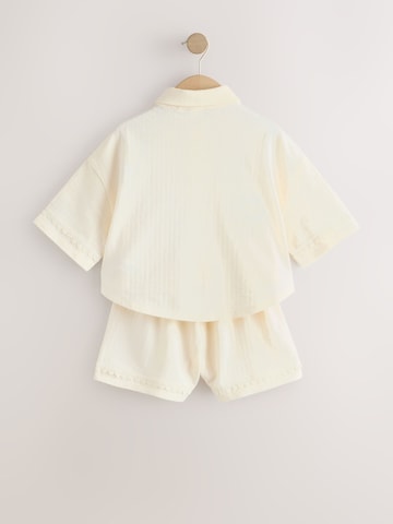 Next Set: Bluse und Shorts in Beige
