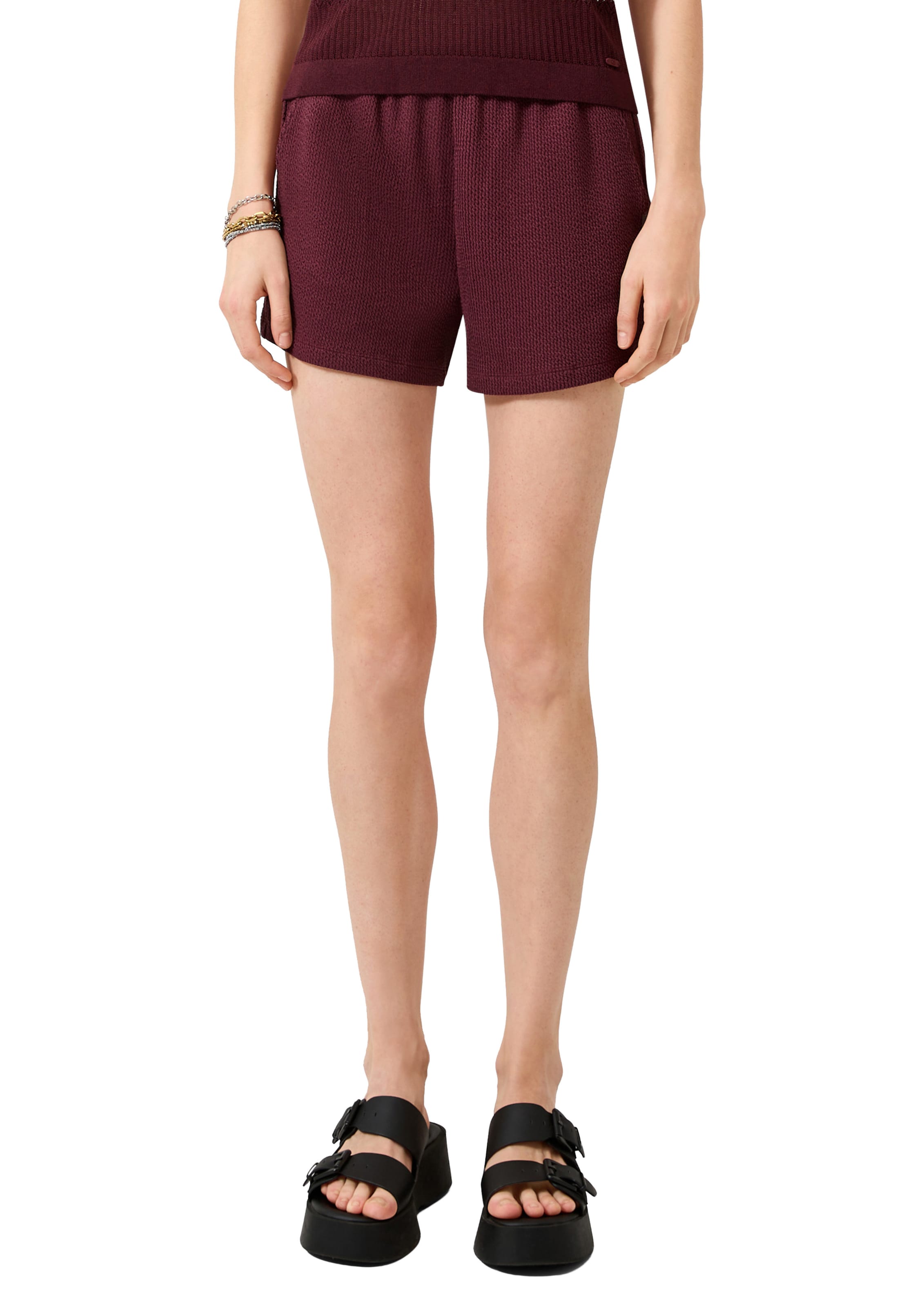 QS Loosefit Broek in Rood: voorkant