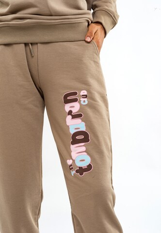 Tom Barron Regular Joggingpak in Bruin