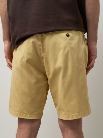 Next Regular Shorts in Gelb