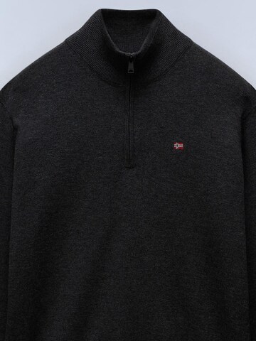 NAPAPIJRI Sweatshirt in Grau