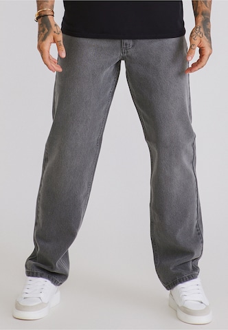 regular Jeans di SikSilk in grigio: frontale