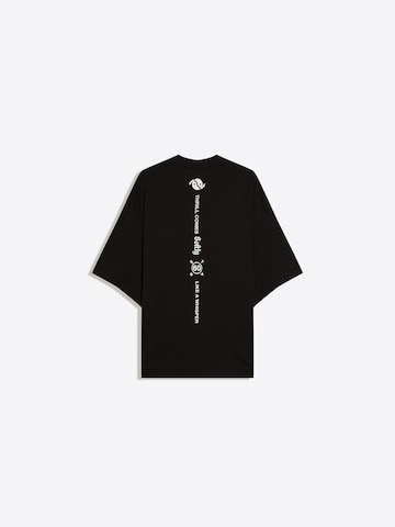 Tricou de la Bershka pe negru