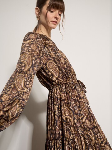 Robe ' ' Apricot en noir