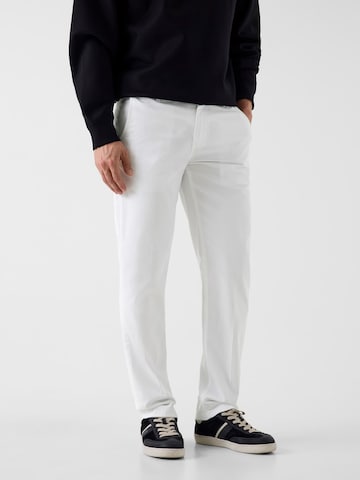 GUESS Slim fit Chino Pants in White: front