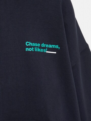 Bluză de molton de la Pull&Bear pe albastru