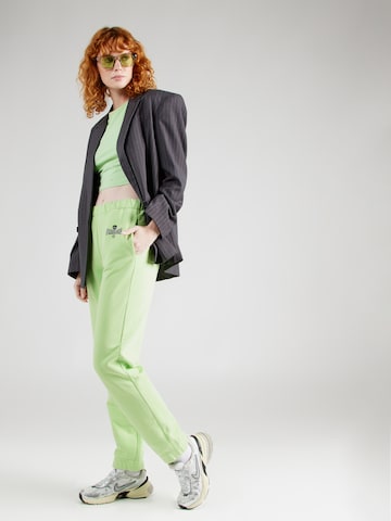 Tapered Pantaloni de la Chiara Ferragni pe verde