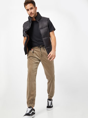 REPLAY Tapered Pleat-front trousers in Brown