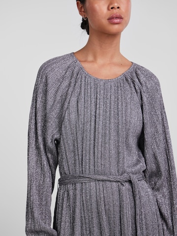 Robe 'DALILAH' PIECES en gris