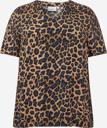 ONLY Carmakoma Μπλούζα 'CARBABOOST' σε καφέ: μπροστά