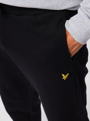 Lyle & Scott Ozke Hlače | črna barva