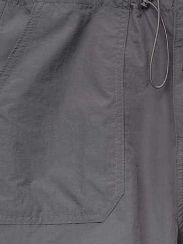 Pull&Bear Normalny krój Spodnie w kolorze szary