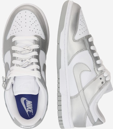 Baskets basses 'DUNK' Nike Sportswear en blanc