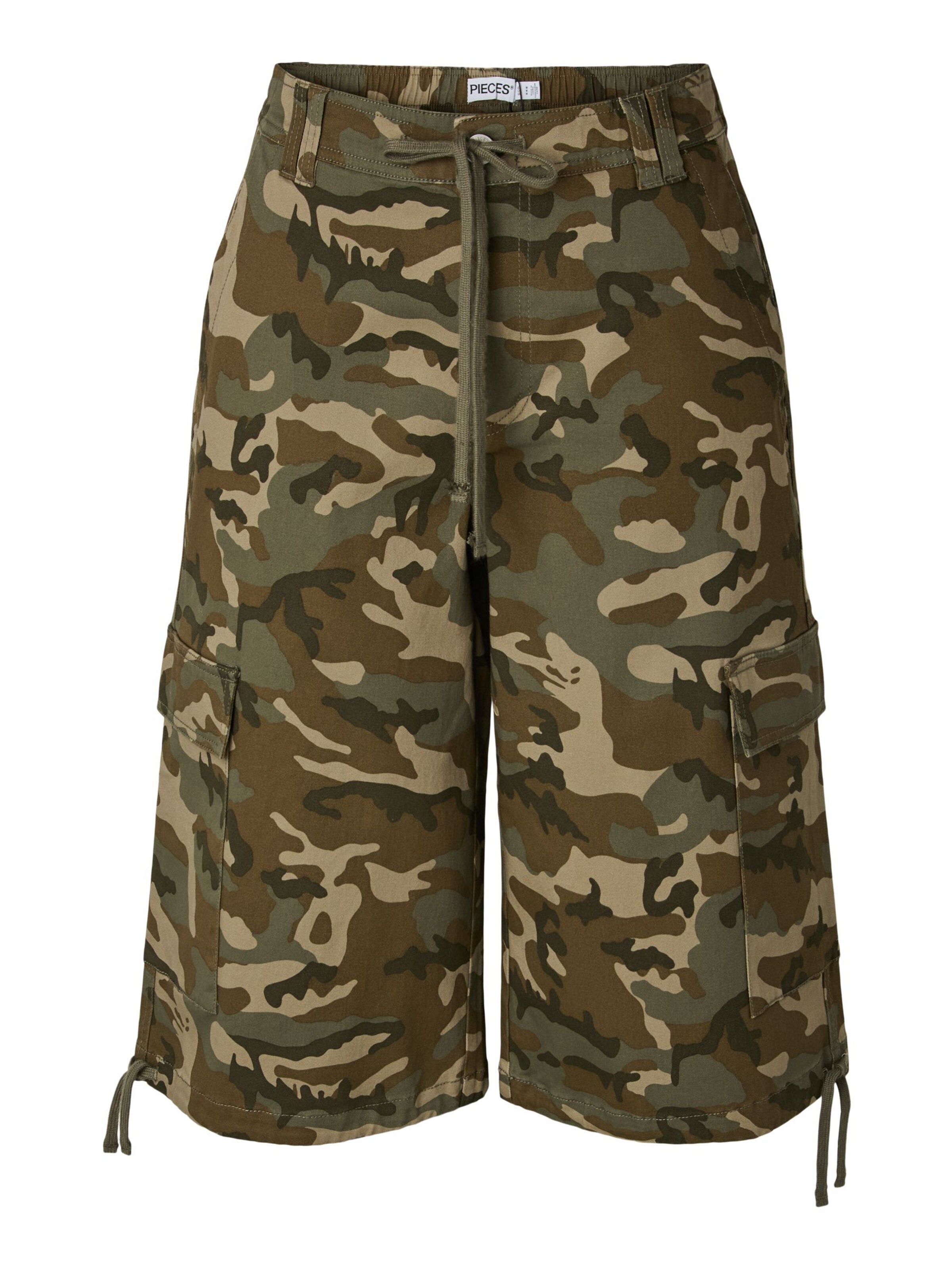 PIECES Baggy Shorts 'PCMimmi' in Grün: Vorderseite