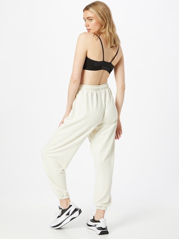 Effilé Pantalon de sport PUMA en beige