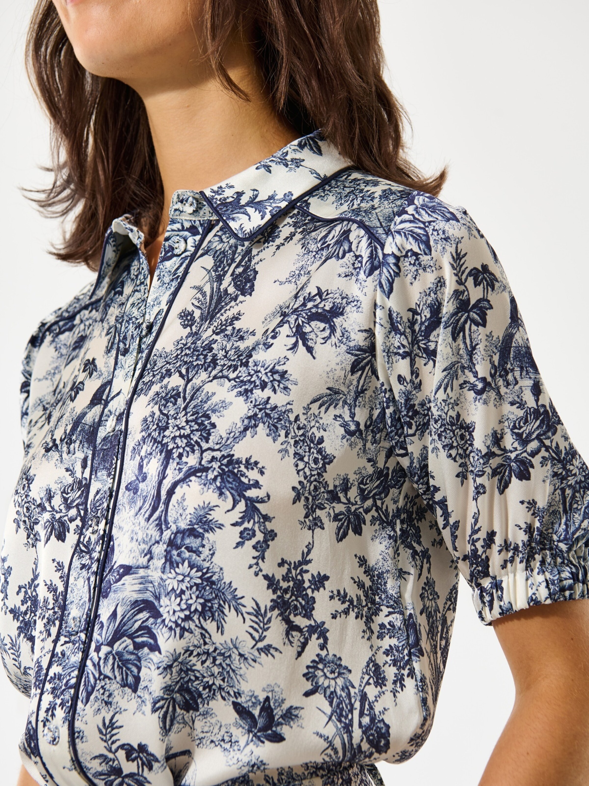 Tricou ' VioletaDEA ' de la Dea Kudibal pe albastru