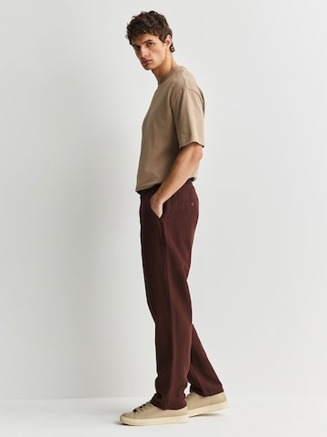 Next Обычный Брюки-чинос в Красный