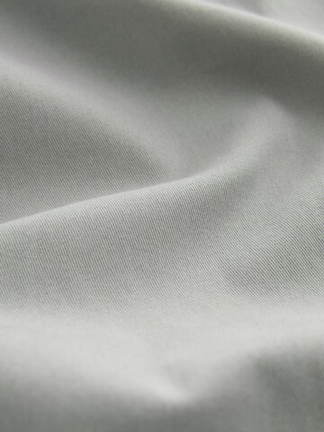 Next Štandardný strih Chino nohavice - Sivá
