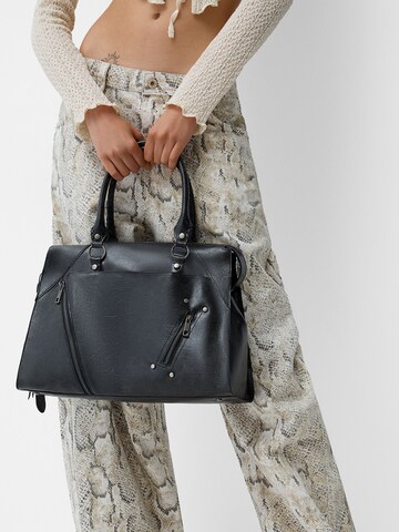 Bershka Käsilaukku värissä musta