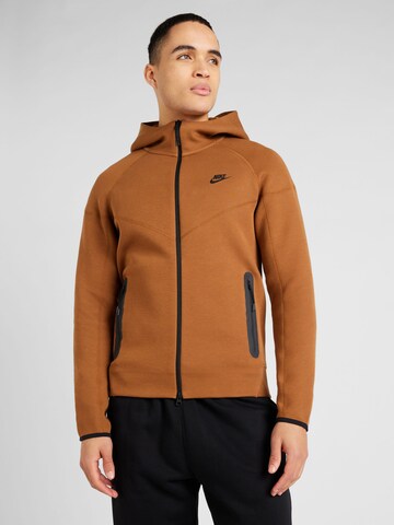 Veste de survêtement 'TCH FLC' Nike Sportswear en marron : devant