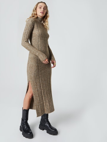 Robe 'Fresia' florence by mills exclusive for ABOUT YOU en marron : devant