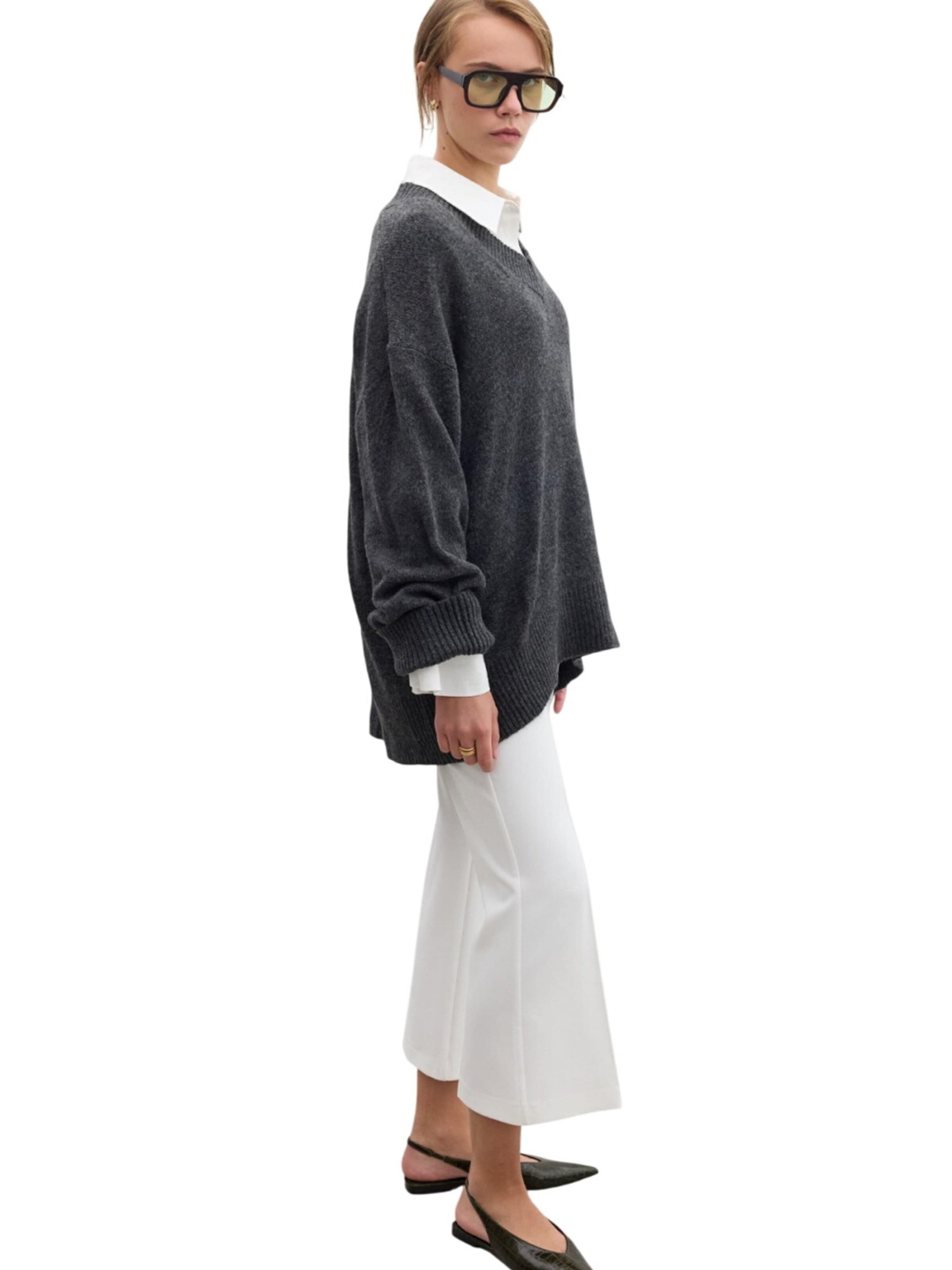MANUKA Sweatshirt‌‌‌‌‌‌ in Grau