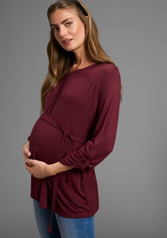 Neun Monate Shirt in Red: front