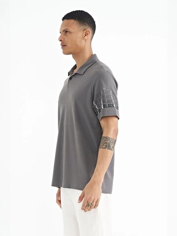 Tommy Life Shirt in Grey