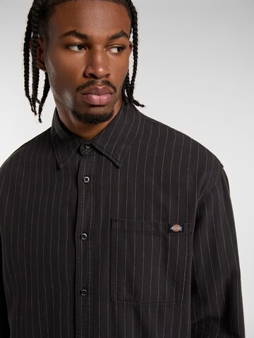 DICKIES - Comfort Fit Camisa em preto