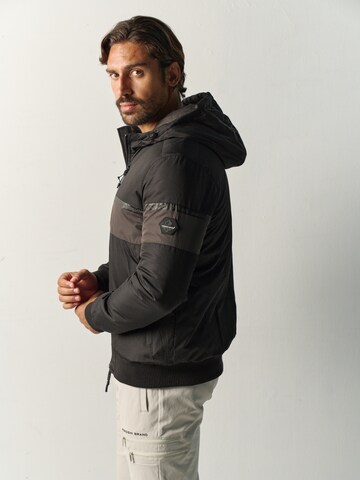 KOROSHI - Chaqueta de entretiempo en negro