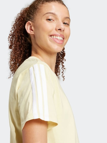 ADIDAS SPORTSWEAR Λειτουργικό μπλουζάκι σε κίτρινο