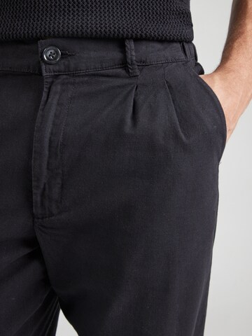 Redefined RebelTapered Hlače s naborima 'Emir' - crna boja