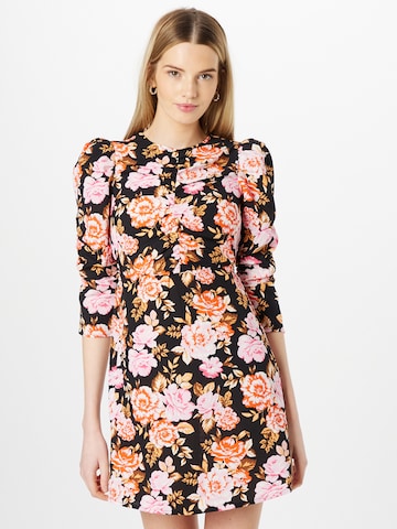 Rochie de la Dorothy Perkins pe negru: față