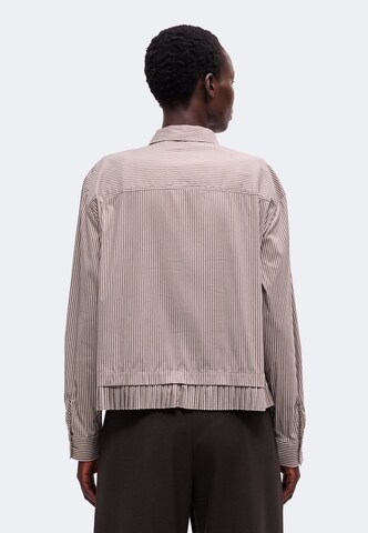 Emily Van Den Bergh Bluse i brun: tilbage