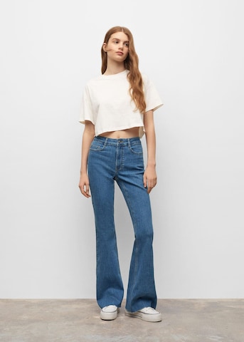 MANGO Flared Jeans i blå